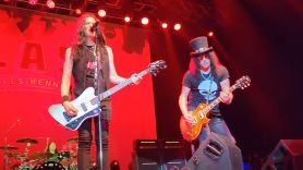 Slash and The Conspirators perform deep GN'R cut